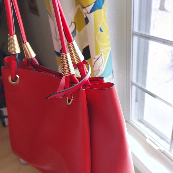 NWOT GORGEOUS red leather bag - Picture 5 of 9